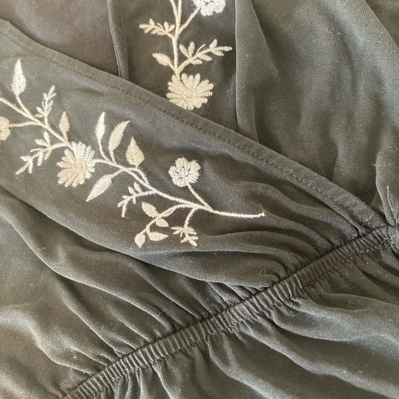 Blue Rain White Black Embroidered Floral Neck Tunic - Picture 3 of 4